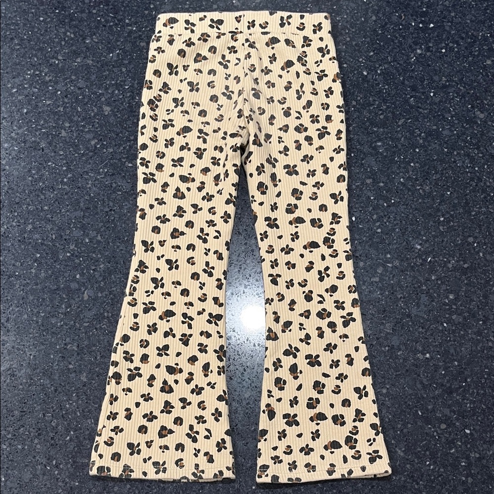 Adorable Hello Kitty Kids Set- Cream and Black - Picture 7 of 8